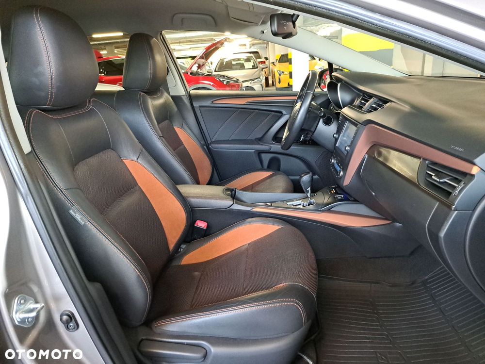 Toyota Avensis 2.0 Premium MS - 16