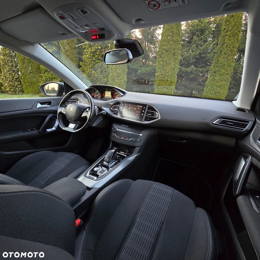 Peugeot 308 PureTech 130 GPF EAT8 Stop & Start Active Business-Paket - 24