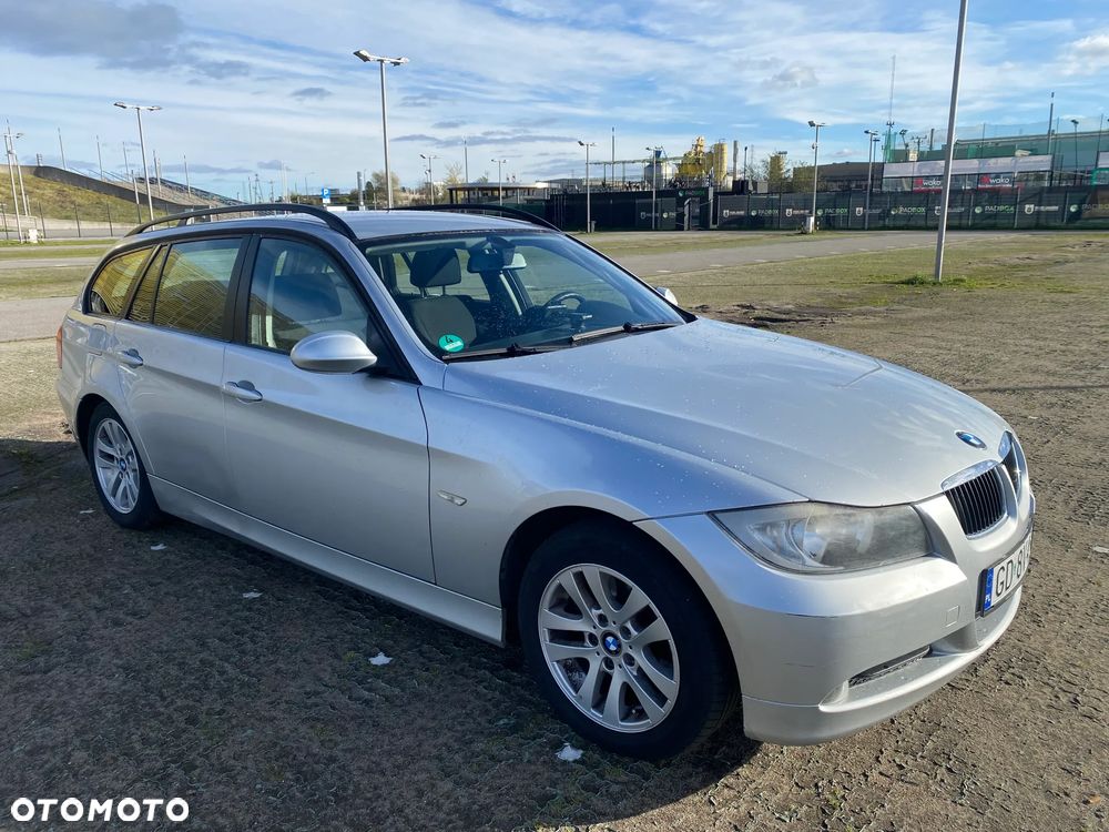 BMW Seria 3 318i Touring - 8