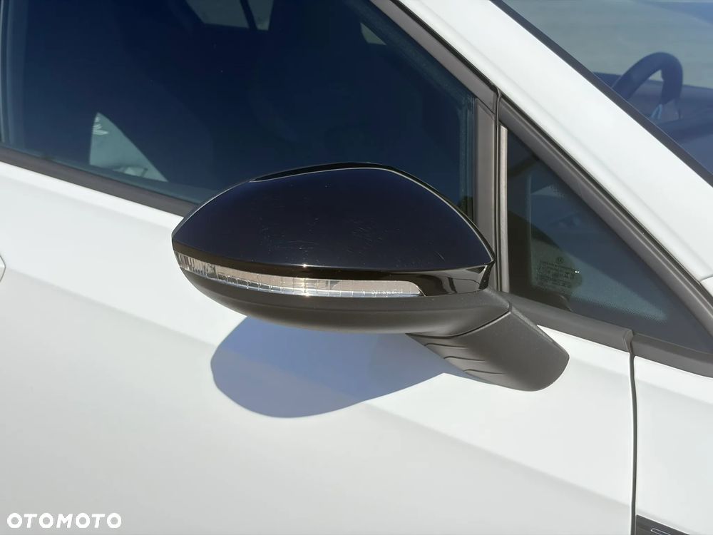 Volkswagen Golf 1.5 eTSI mHEV R-Line DSG - 12