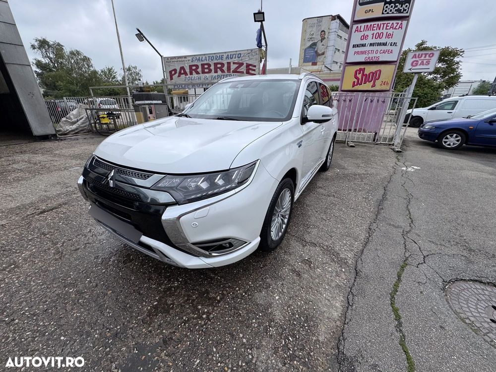 Mitsubishi Outlander PHEV 2.4 L 4X4 Instyle - 2