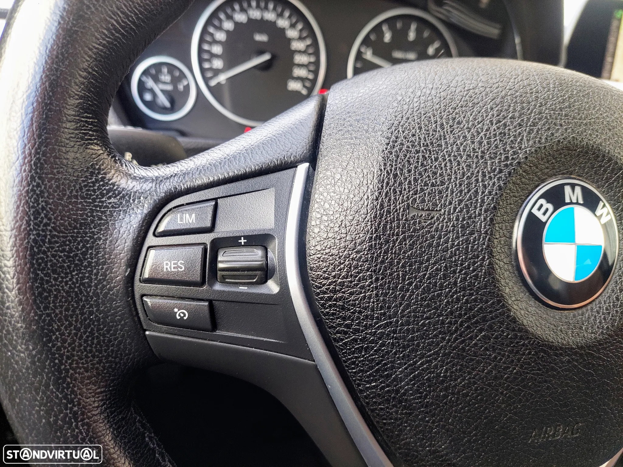 BMW 320 d Line Luxury - 31