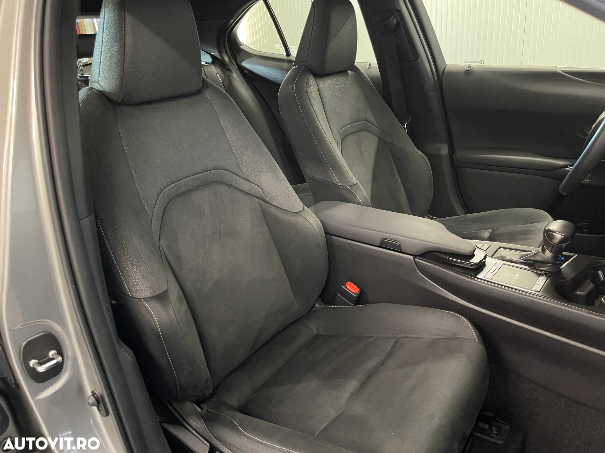 Lexus UX 250h 2.0L HEV 20H- (178 HP) 4X2 CVT Business - 9