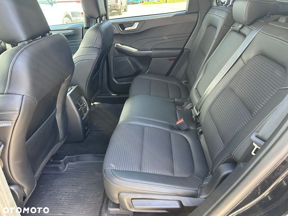 Ford Kuga - 12