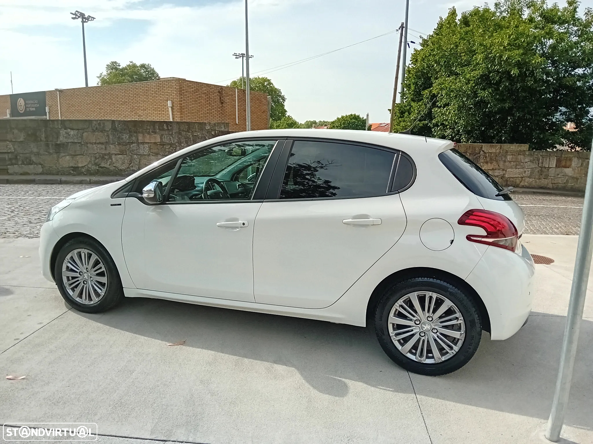 Peugeot 208 1.5 BlueHDi Signature - 11