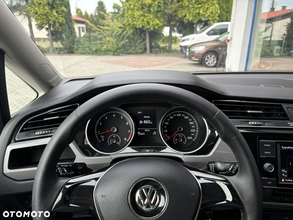 Volkswagen Touran - 20
