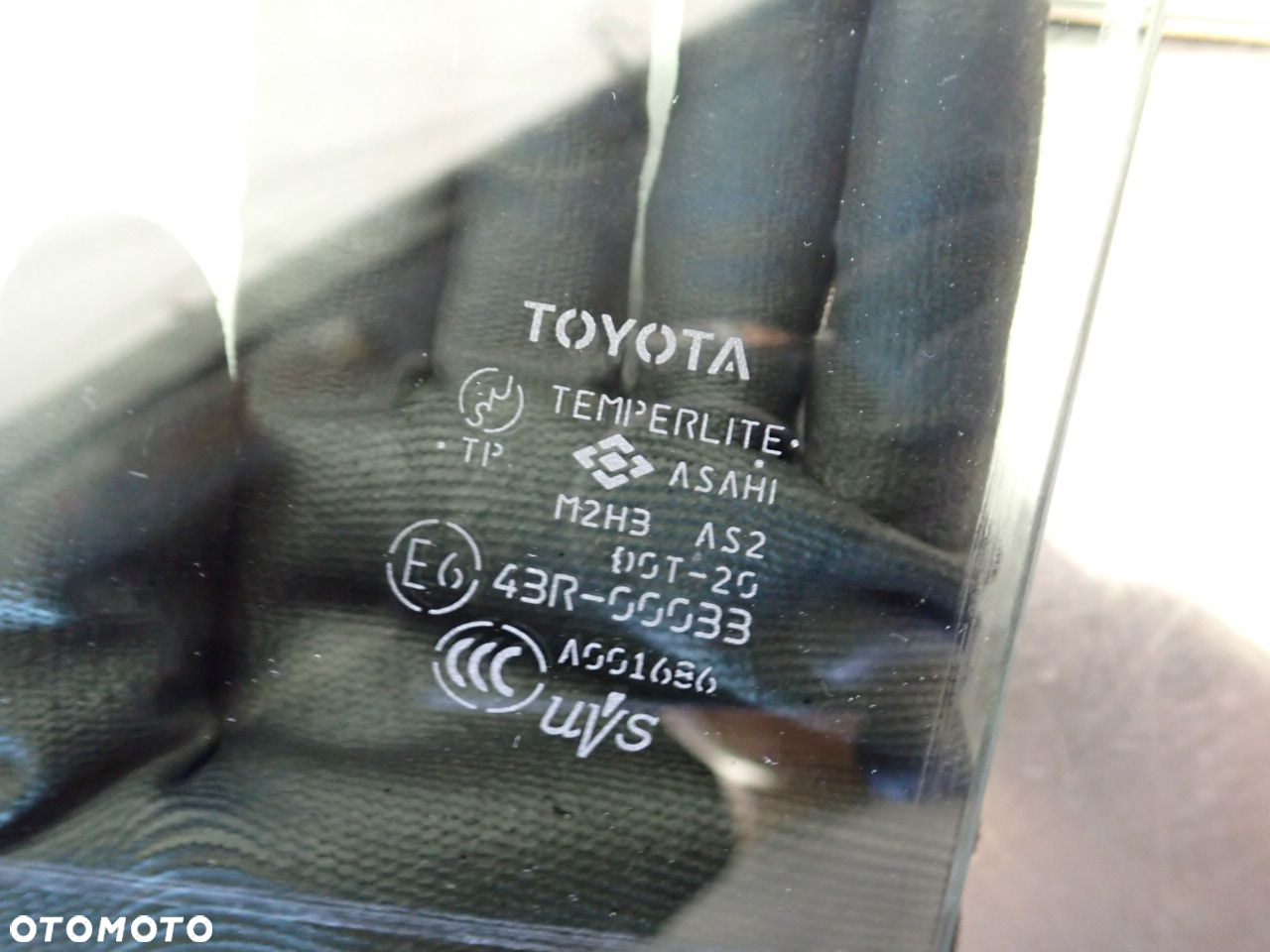 SZYBA BOCZNA LEWA TYLNA DRZWI TOYOTA RAV4 II LIFT - 4