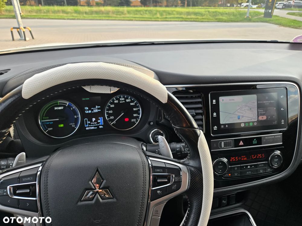 Mitsubishi Outlander - 2