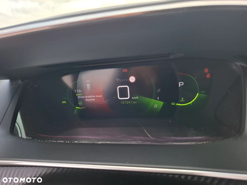 Peugeot 2008 PureTech 130 EAT8 GT - 24