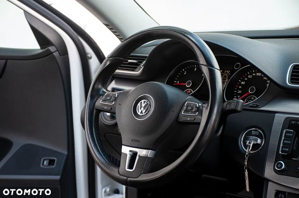 Volkswagen Passat 2.0 Blue TDI SCR Highline - 33
