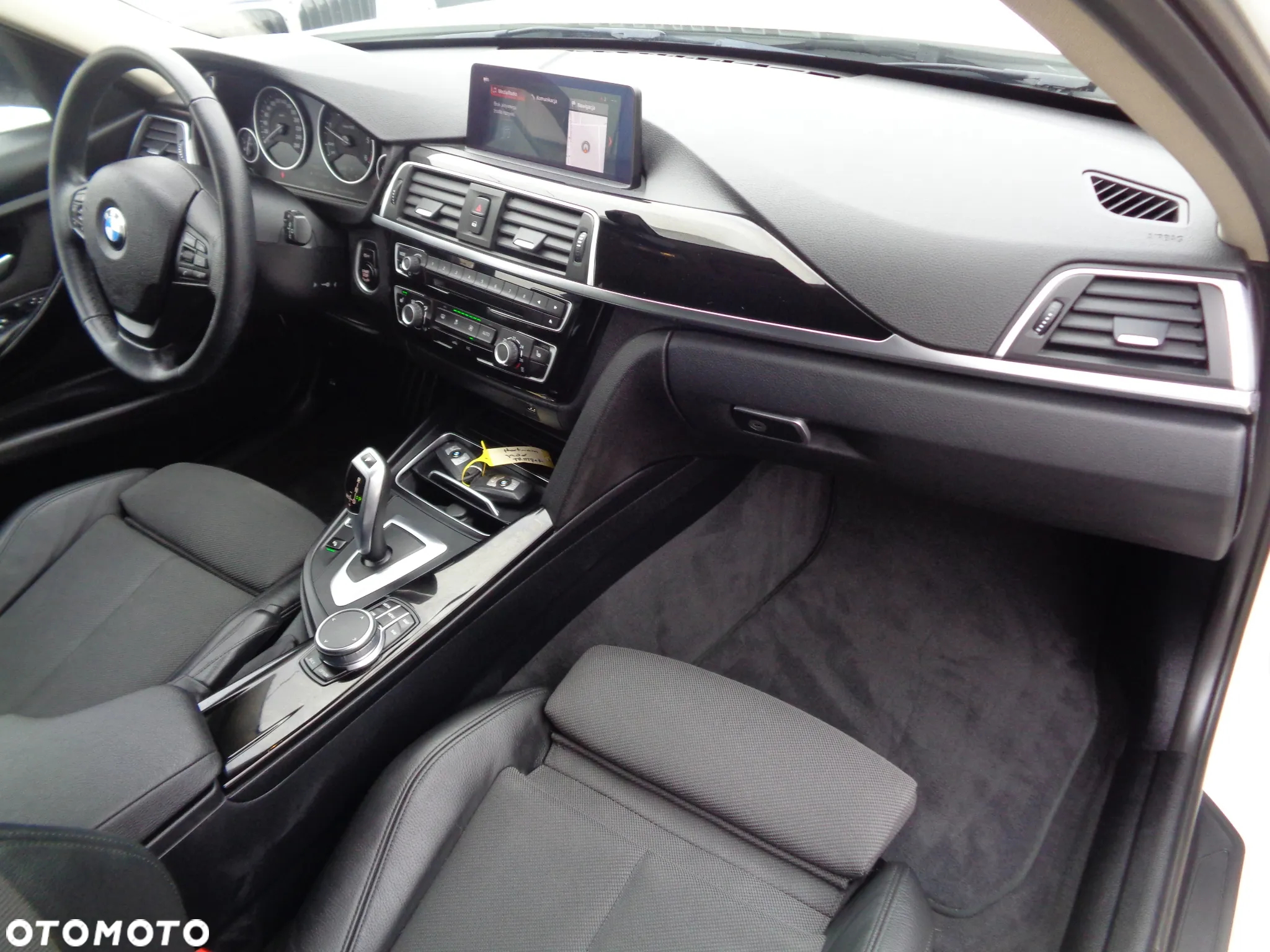 BMW Seria 3 320d Touring xDrive Sport Line - 28