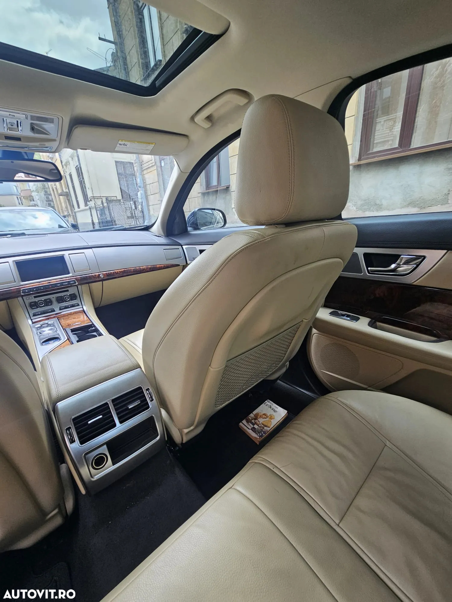Jaguar XF - 12