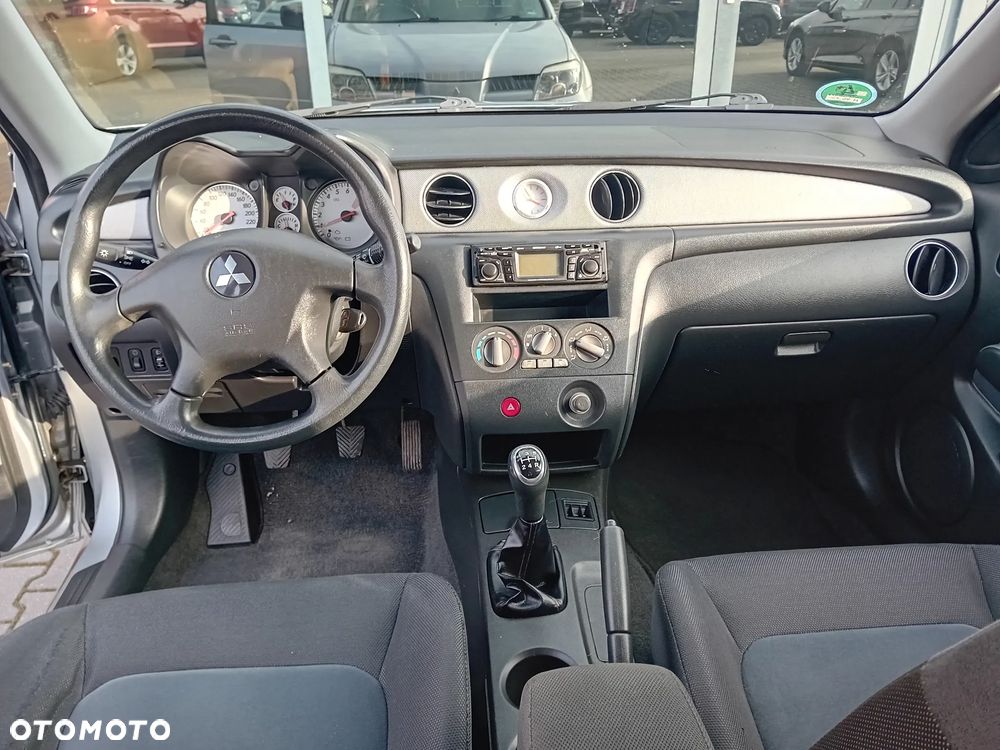 Mitsubishi Outlander - 18