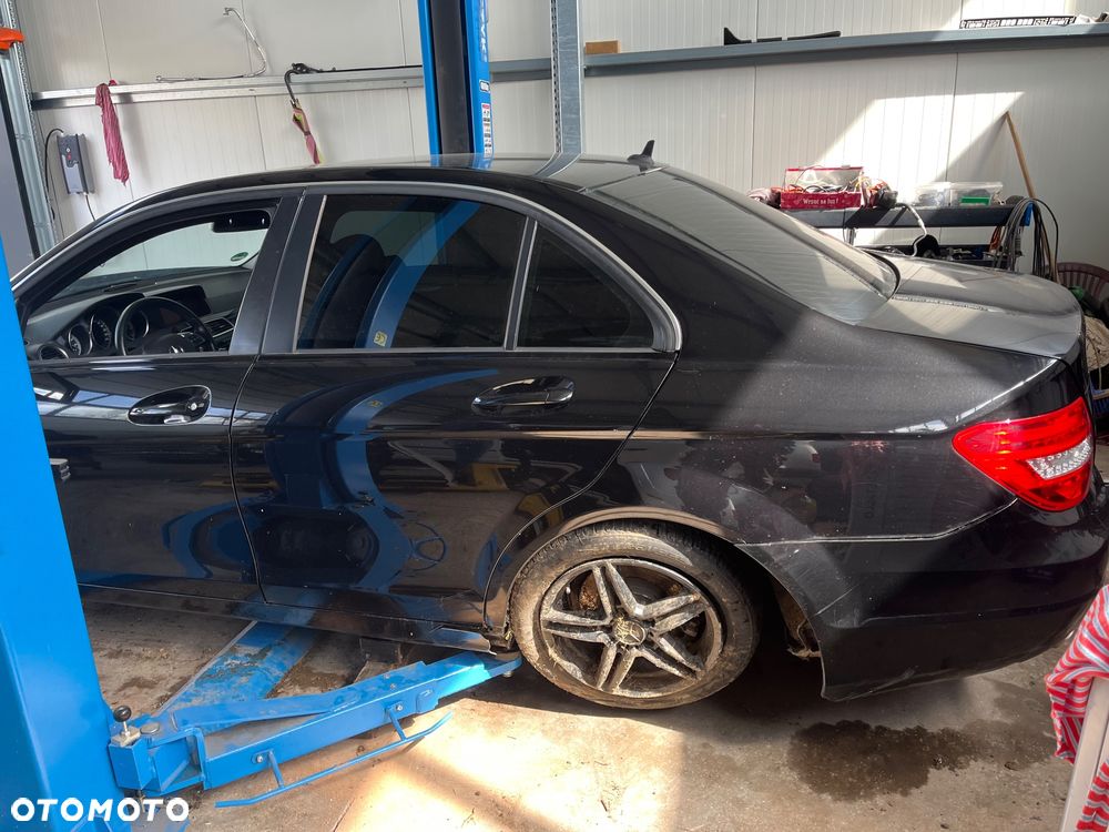 Mercedes-Benz Klasa C 200 CDI DPF (BlueEFFICIENCY) Avantgarde - 5