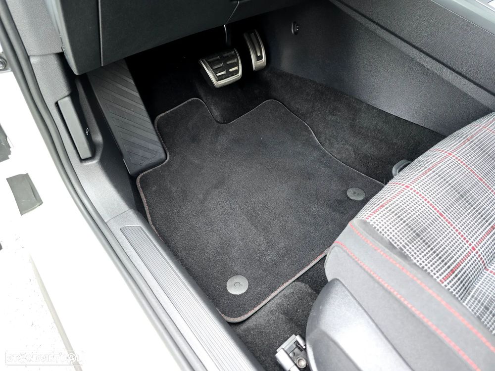 VW Golf 2.0 TSI GTI DSG - 17