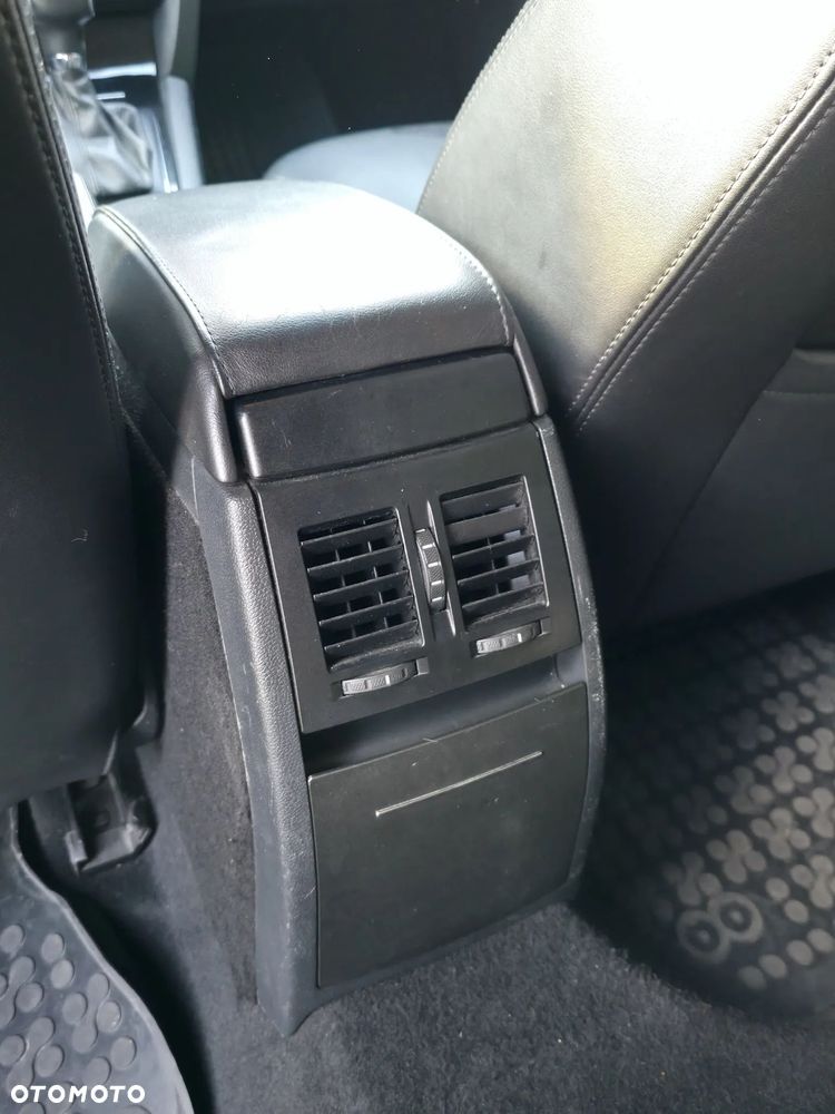Skoda Octavia 2.0 TDI DPF DSG Laurin & Klement - 9