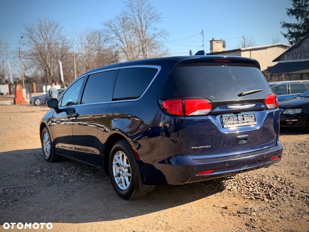 Chrysler Pacifica - 5
