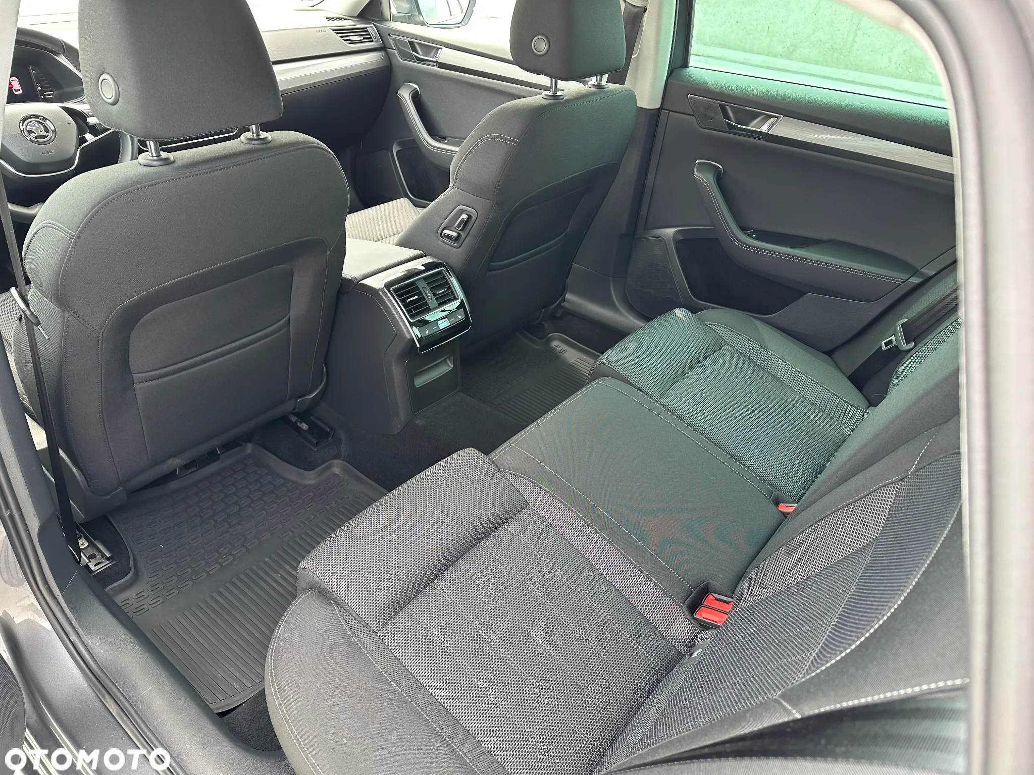 Skoda Superb 2.0 TDI SCR Style DSG - 9