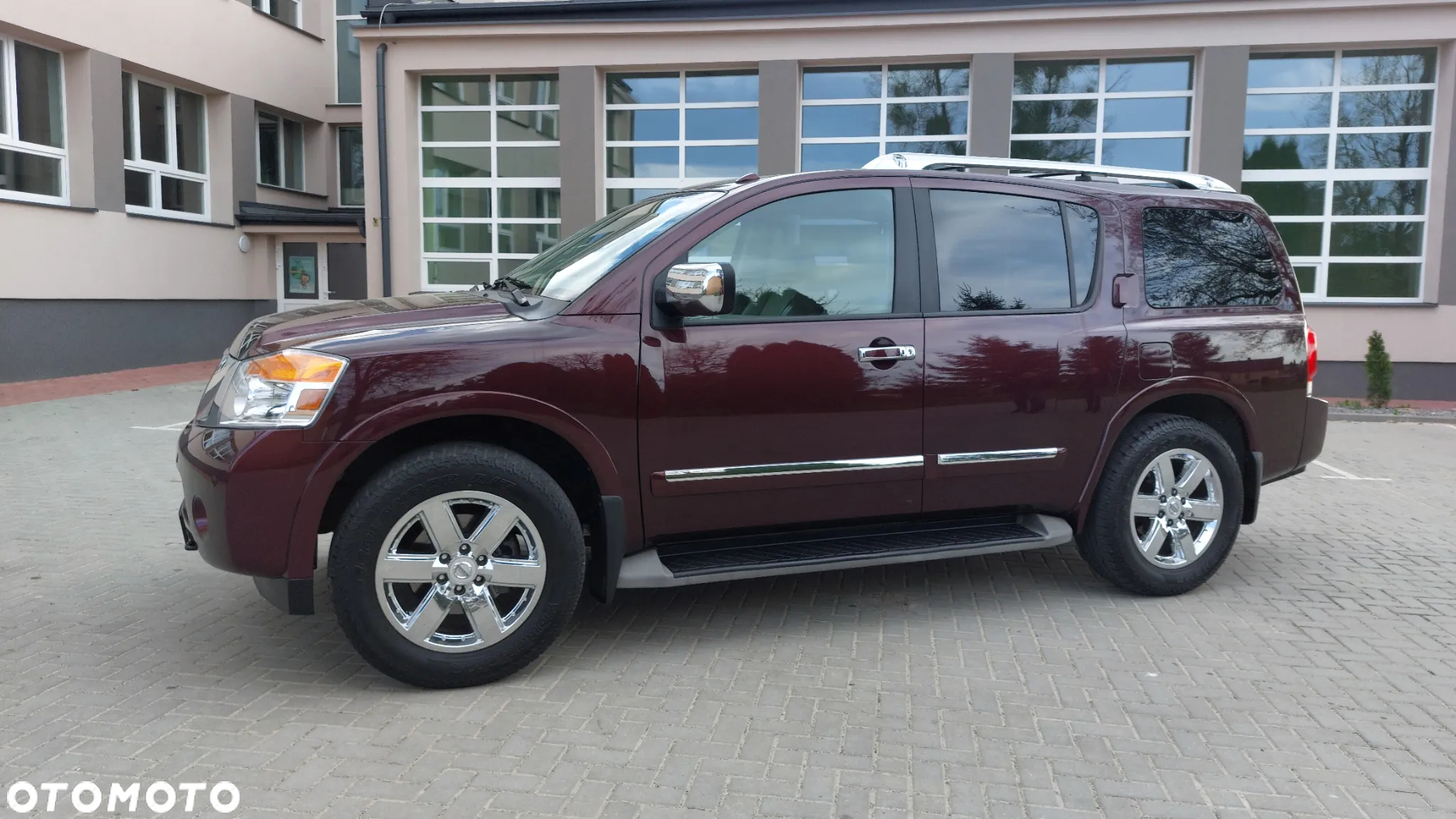 Nissan Armada - 5