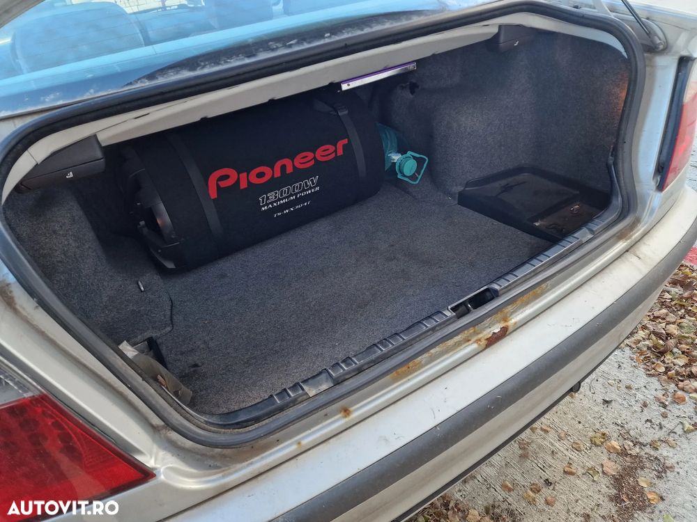 BMW Seria 3 320i - 4