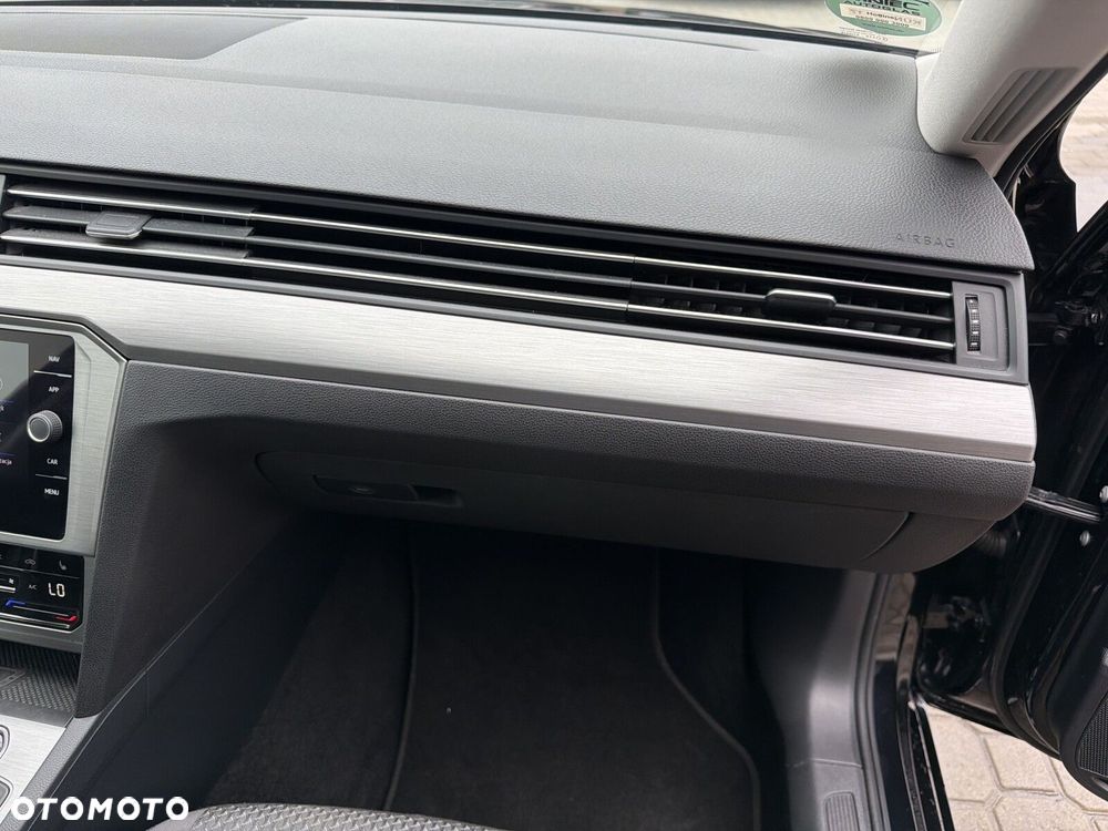 Volkswagen Passat - 25