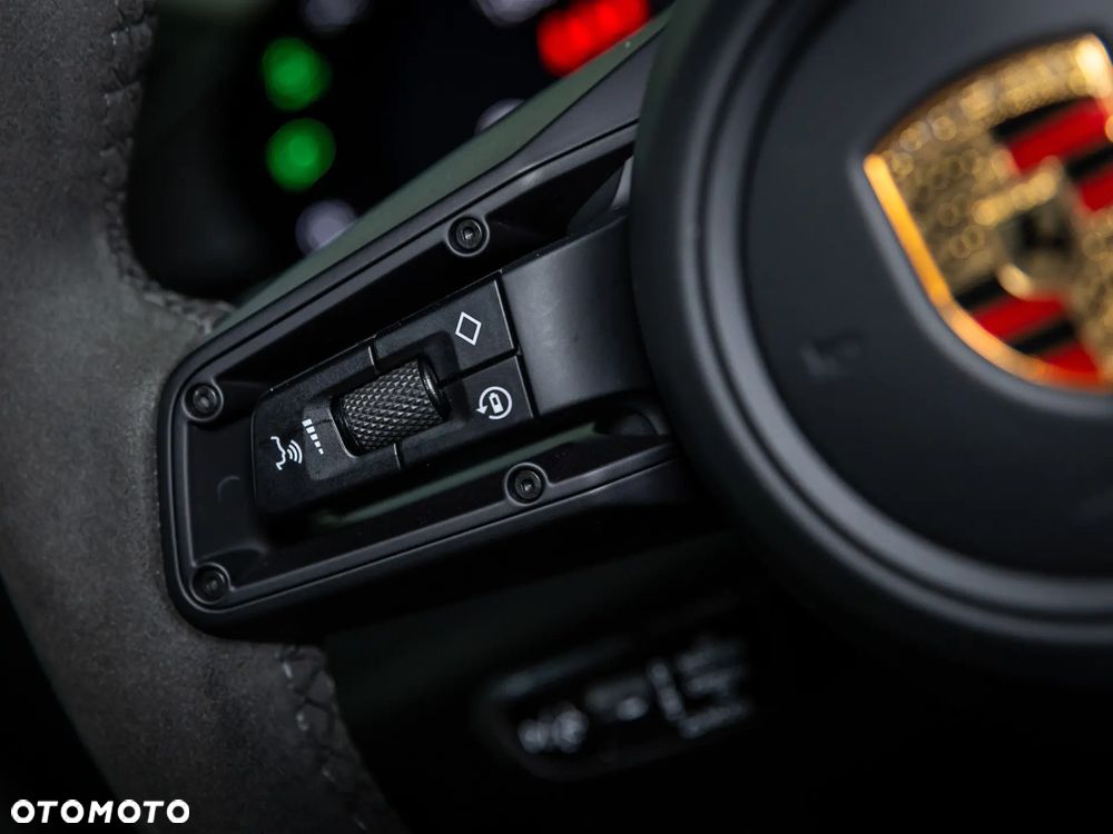 Porsche Taycan 4S - 13