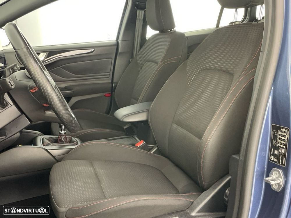Ford Focus 1.0 EcoBoost MHEV ST-Line - 17