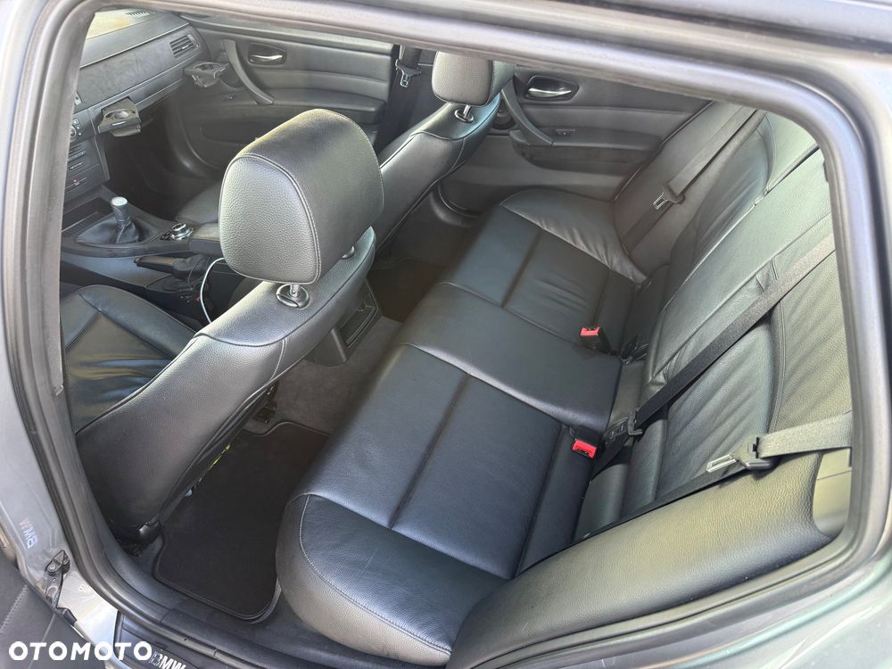 BMW Seria 3 318d DPF - 23