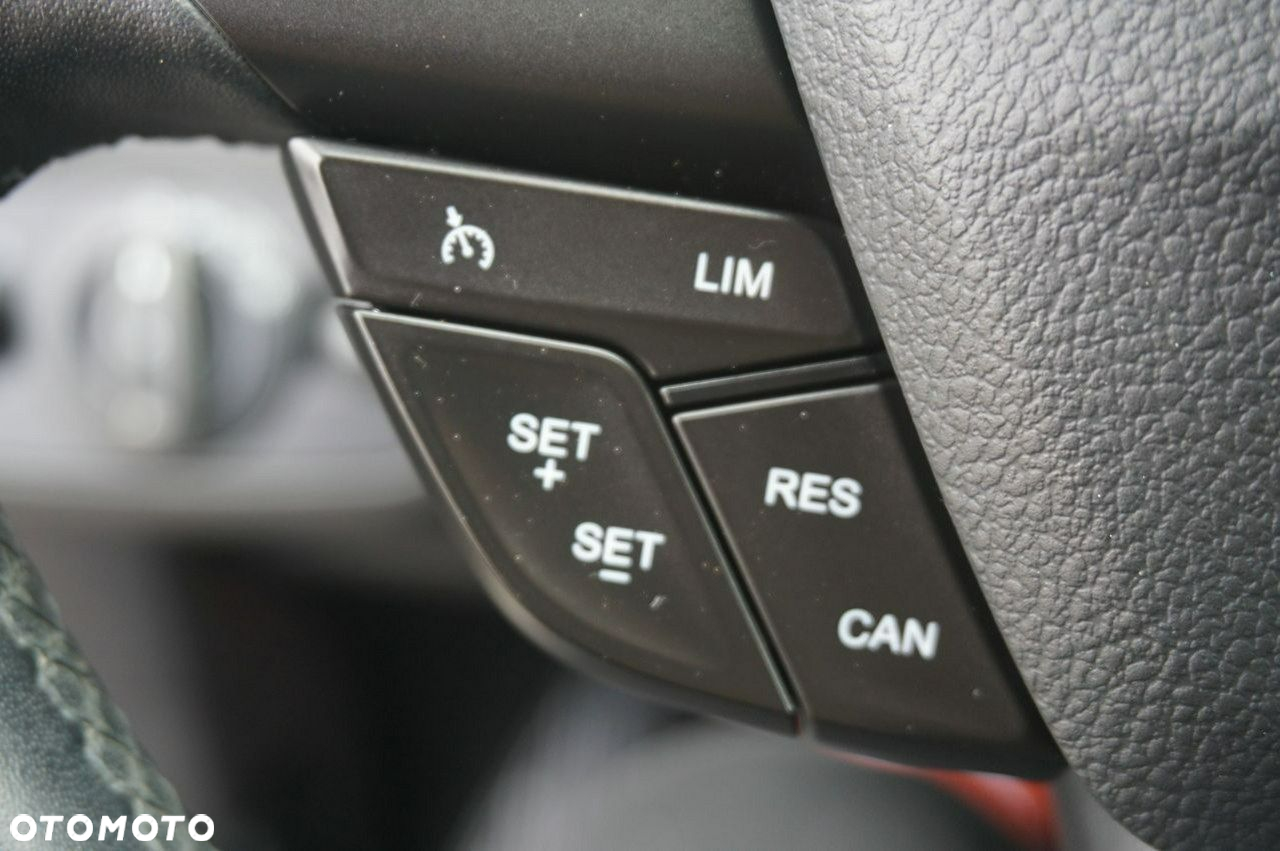 Ford Kuga 2.0 TDCi 2x4 Titanium - 12