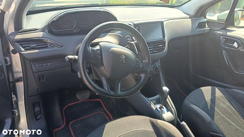 Peugeot 208 - 5