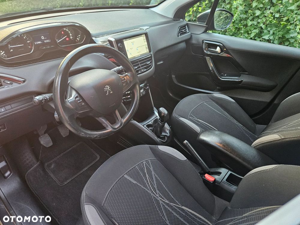 Peugeot 208 - 18