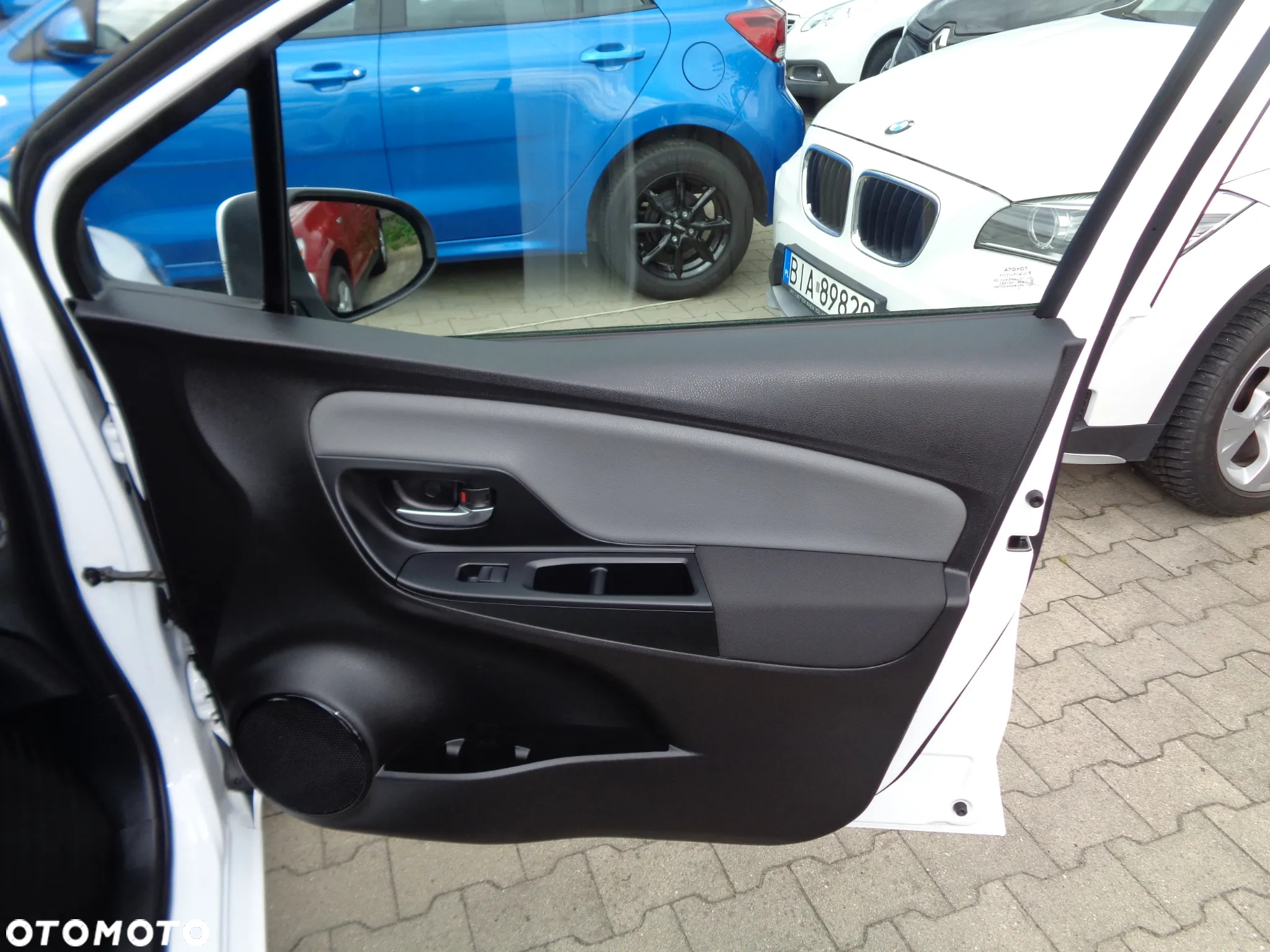 Toyota Yaris Hybrid 100 Premium - 22
