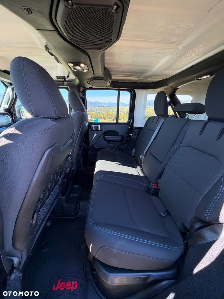 Jeep Wrangler - 9
