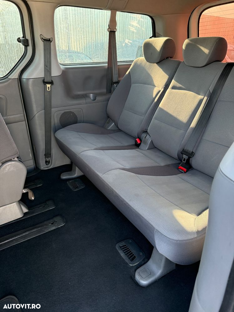 Hyundai H-1 Starex - 13