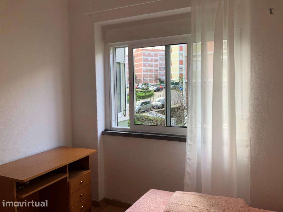 Quarto - localizado em Benfica Lisbon - Grande imagem: 2/8