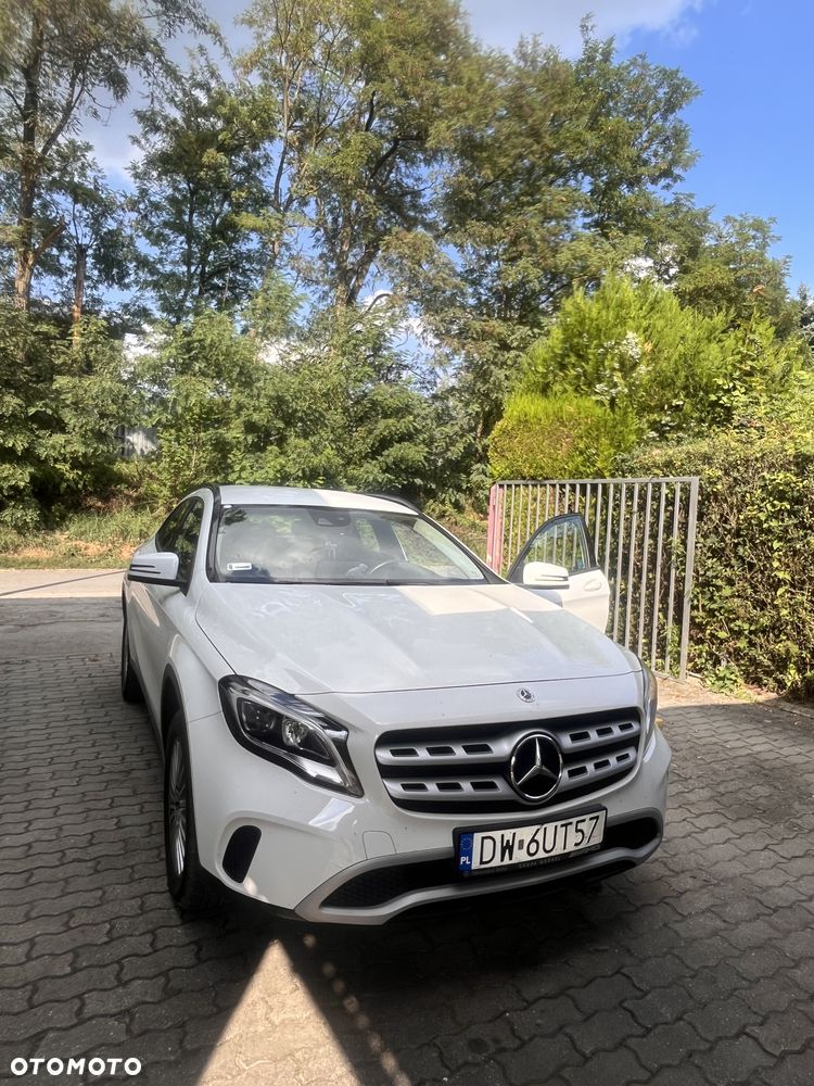 Mercedes-Benz GLA - 15