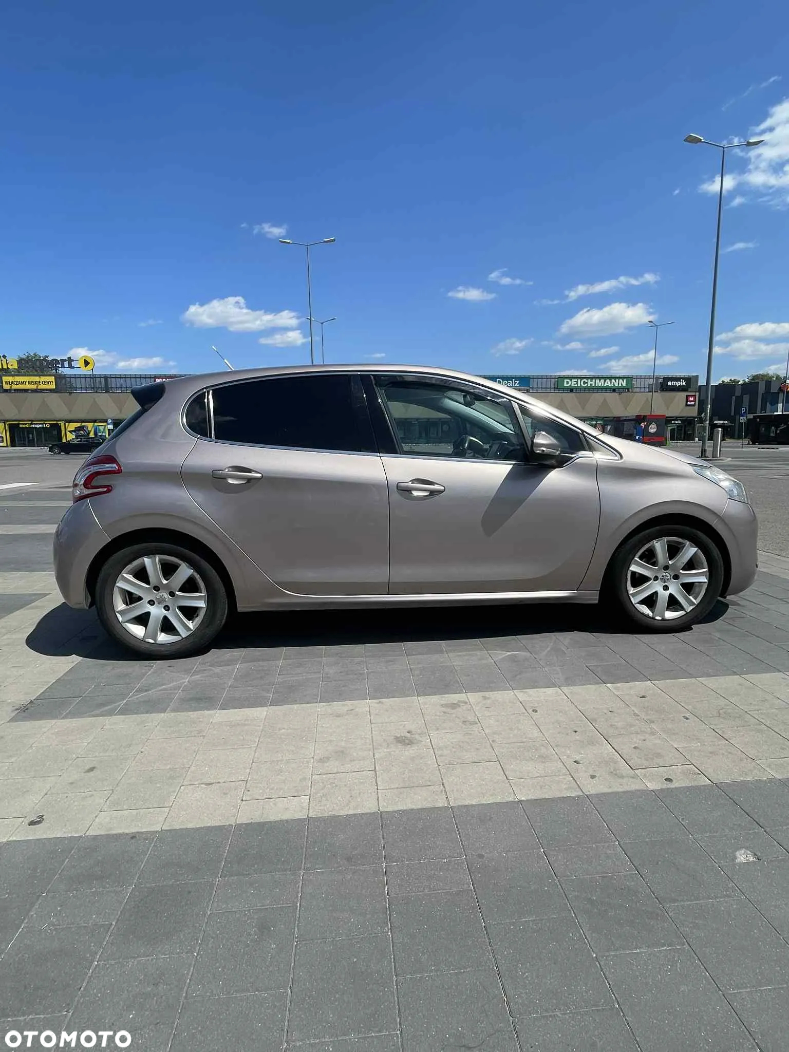 Peugeot 208 - 29