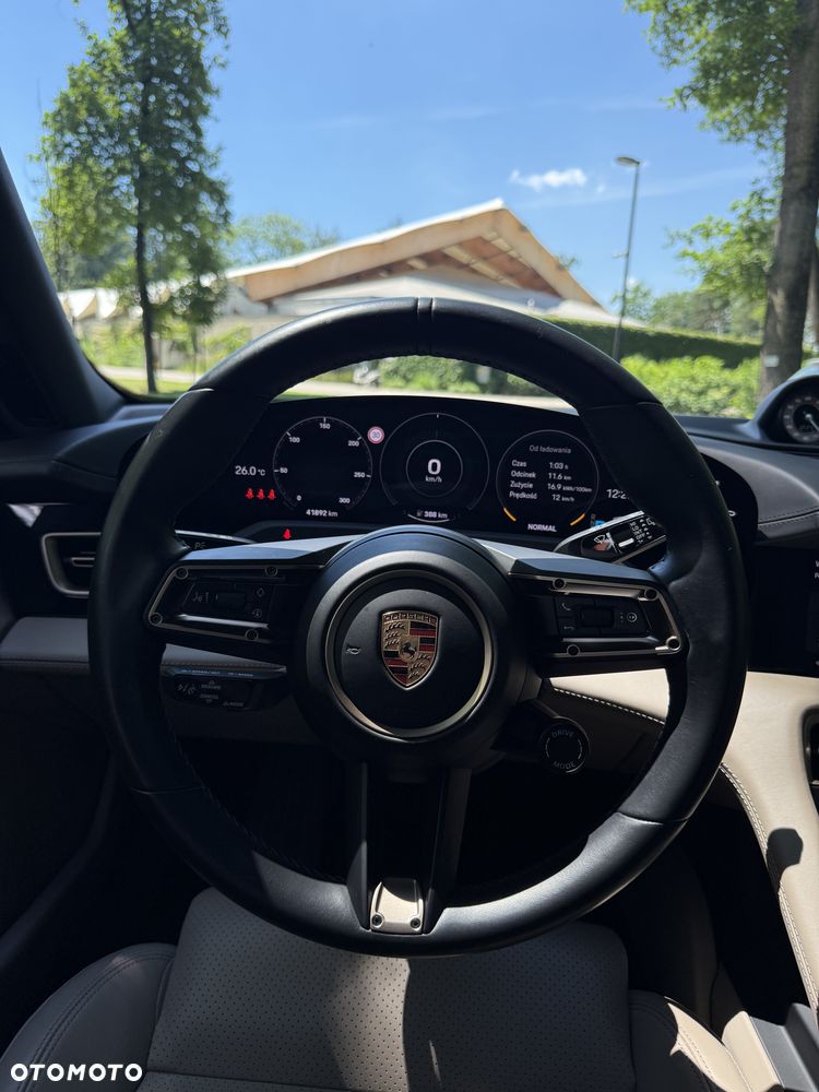 Porsche Taycan - 14