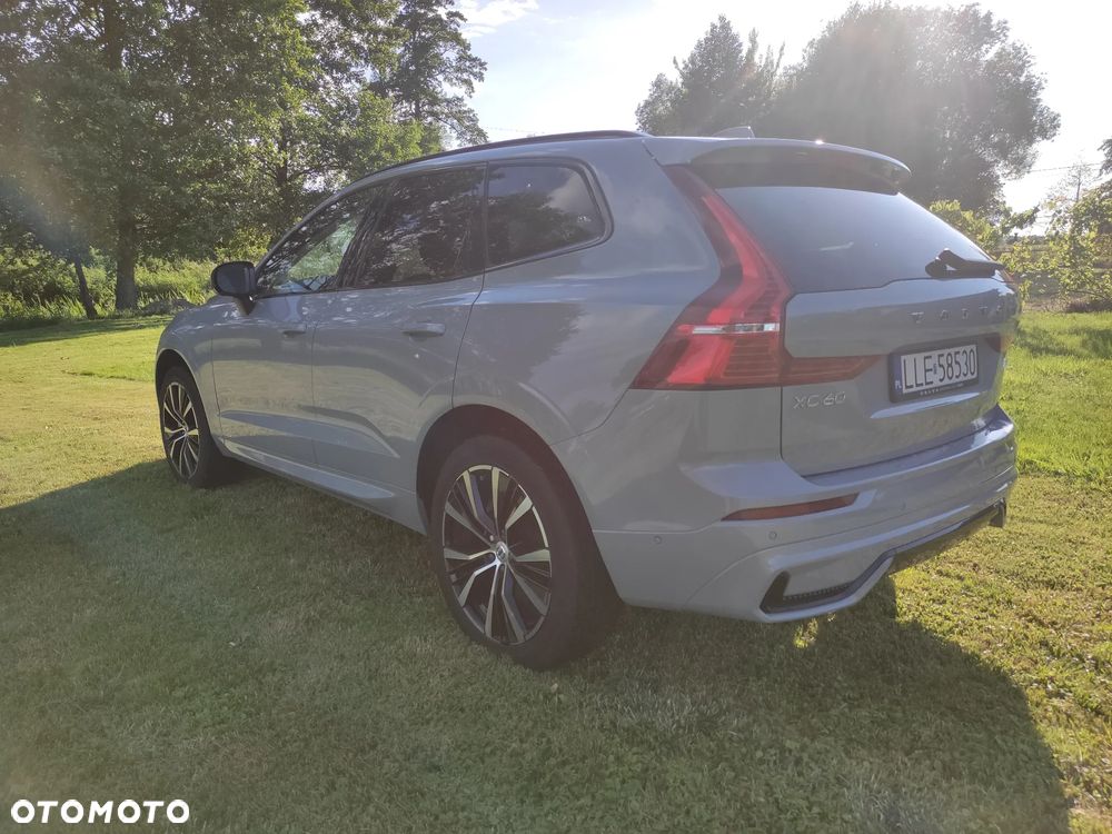 Volvo XC 60 B5 B AWD Plus Dark - 4