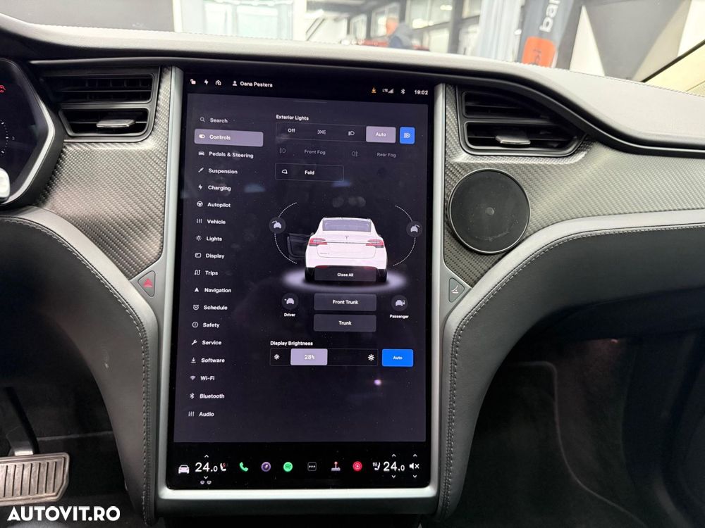 Tesla Model X - 13