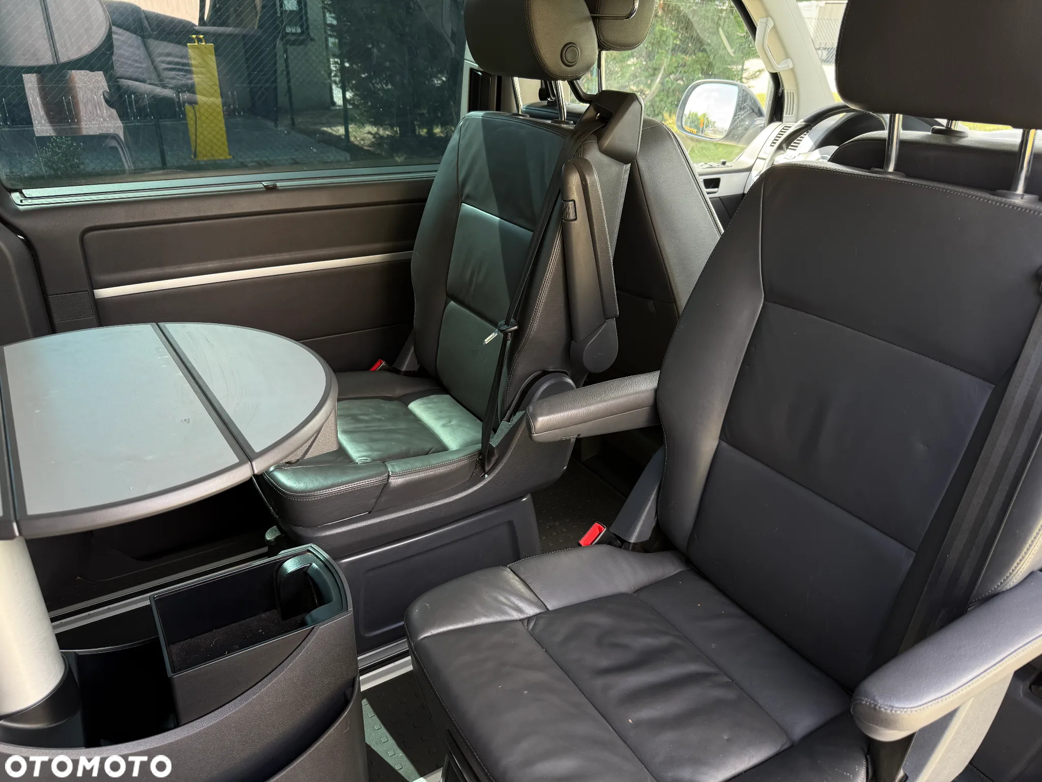 Volkswagen Multivan - 13