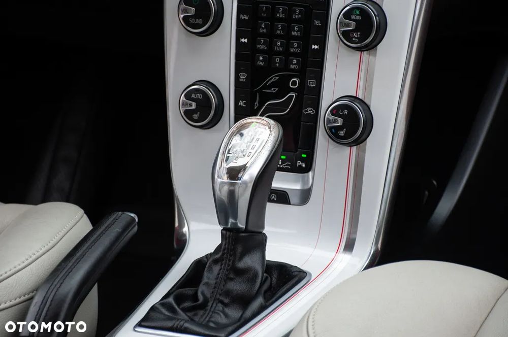 Volvo V40 D4 Drive-E Summum - 22