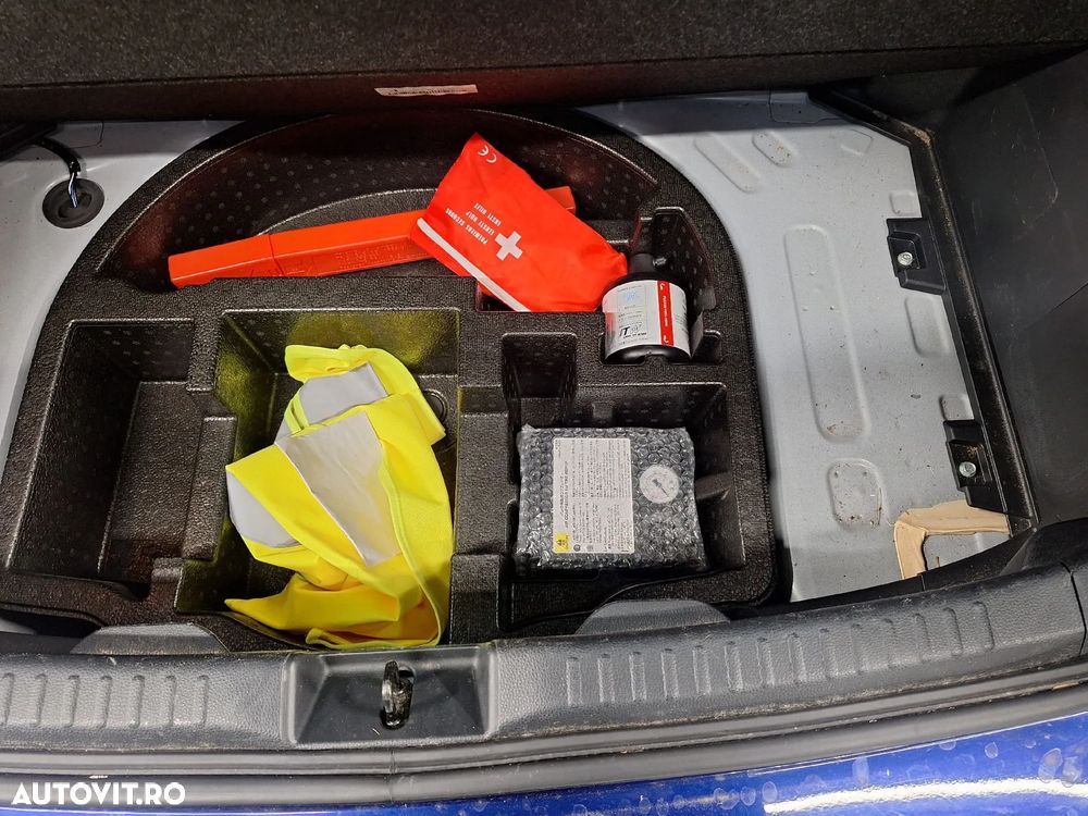 Toyota Yaris 1.5 VVT-i HSD Dynamic Plus Bi-tone - 15