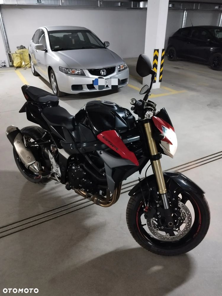 Suzuki GSR - 18