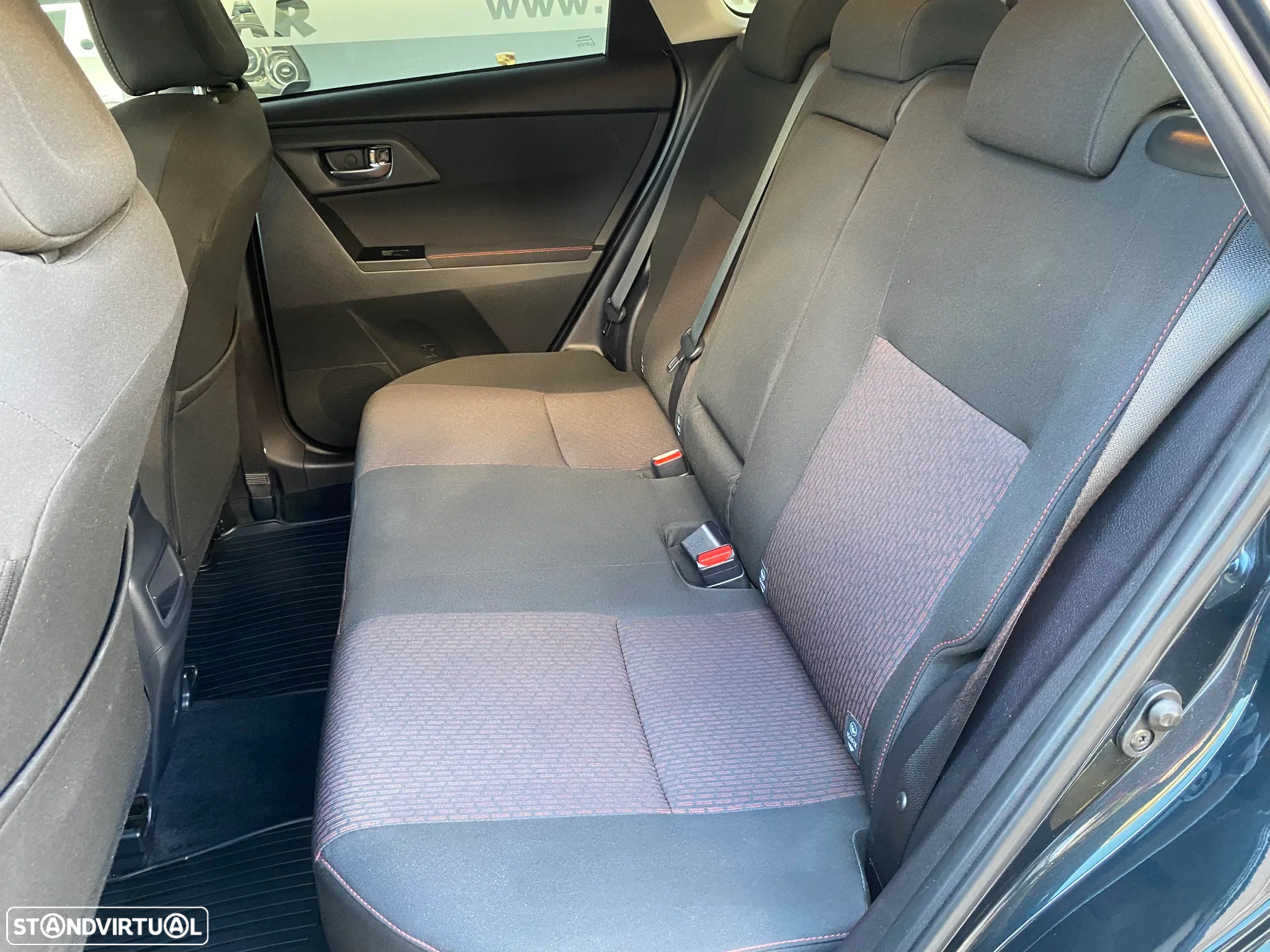 Toyota Auris Touring Sports 1.4 D-4D Com+P.Sport - 38