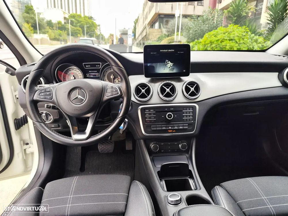 Mercedes-Benz GLA 180 7G-DCT UrbanStyle Edition - 7