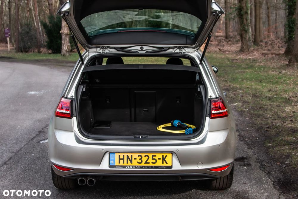 Volkswagen Golf - 25