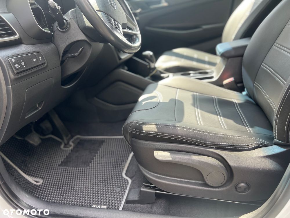 Hyundai Tucson 1.6 CRDi Style 2WD - 24