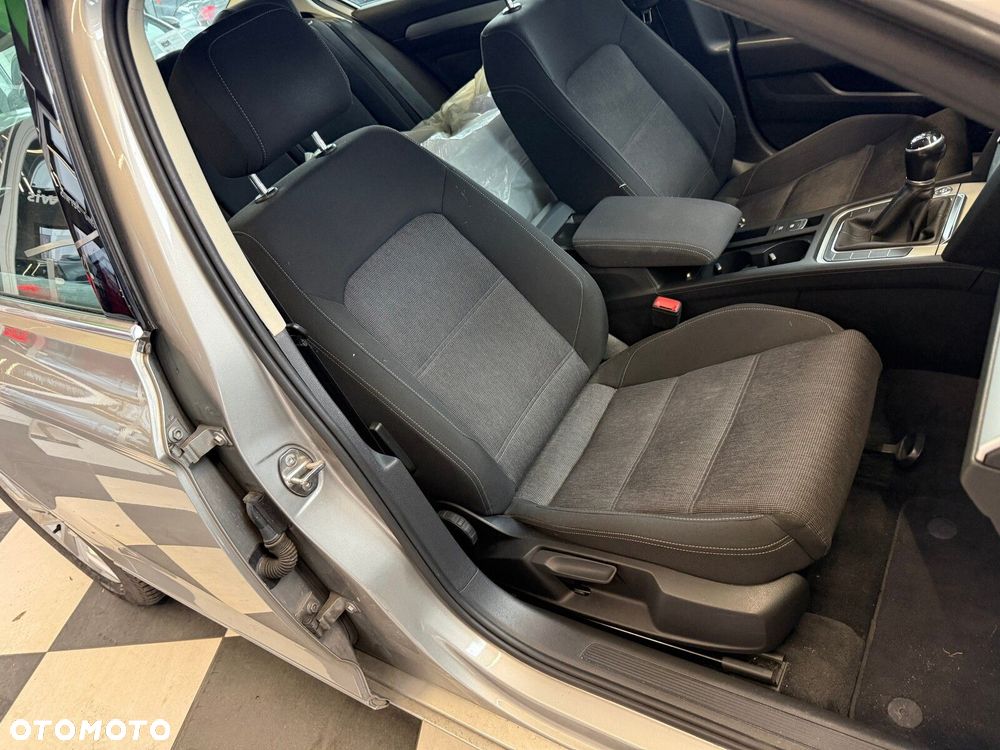 Volkswagen Passat - 15