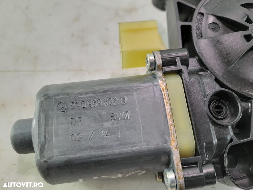 Motoras geam dreapta spate 5Q0959802 Audi A3 8V [2012 - 2016] - 2